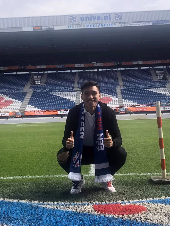 Văn Hậu chính thức trở thành tân binh CLB SC Heerenveen với số áo 15