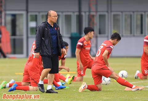 Thái Lan vs Việt Nam, 19h tối nay: Khiêu vũ giữa “bầy voi”