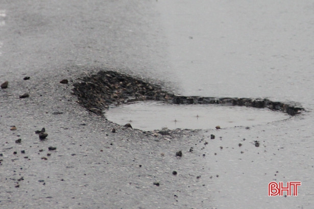 Cẩn trọng với “bẫy” giao thông trên tuyến tránh TP Hà Tĩnh sau mưa lũ