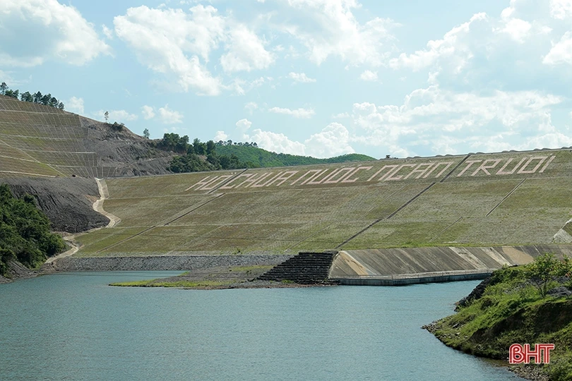 Hồ Ngàn Trươi “cắt lũ” gần 300 triệu m<sup>3</sup> nước cho vùng hạ du