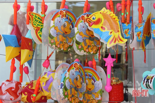 Phố phường Hà Tĩnh chào đón tết Trung thu