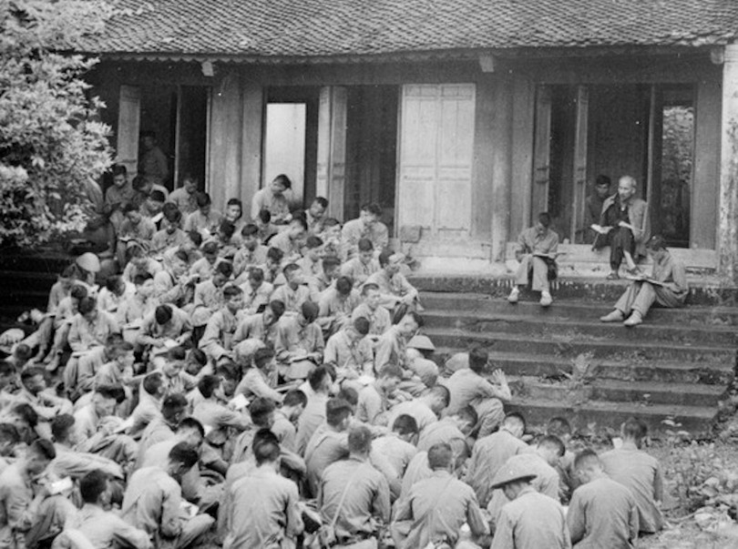 Sinh thời, Chủ tịch Hồ Chí Minh khẳng định: “Muôn việc thành công hoặc thất bại, đều do cán bộ tốt hoặc kém.” (Ảnh tư liệu: TTXVN). Sinh thời, Chủ tịch Hồ Chí Minh khẳng định: “Muôn việc thành công hoặc thất bại, đều do cán bộ tốt hoặc kém.” (Ảnh tư liệu: TTXVN).