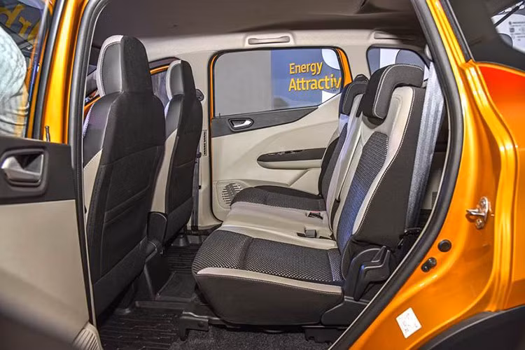 Renault Triber mới rẻ giật mình, chỉ 160 triệu tại Ấn Độ