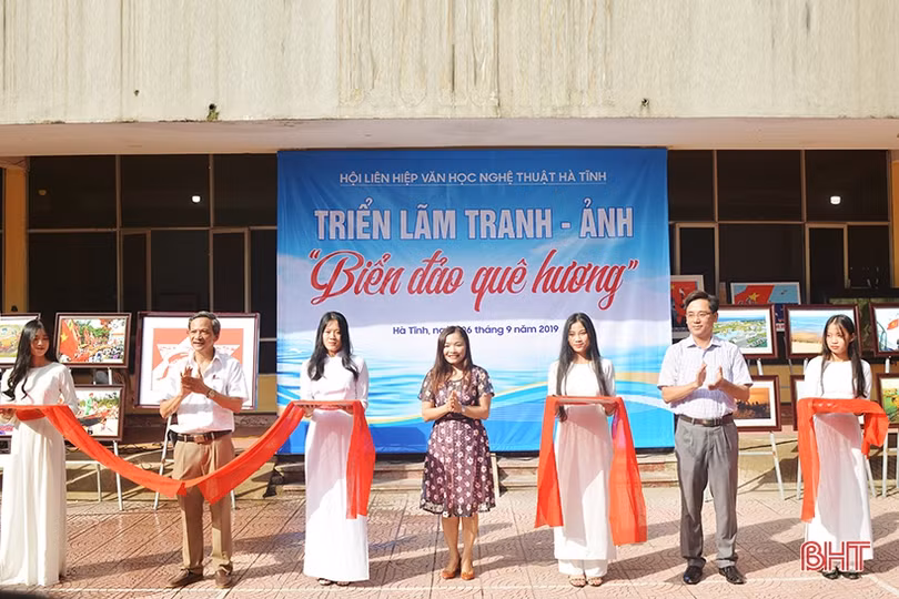 Hà Tĩnh triển lãm 74 tác phẩm tranh, ảnh về “Biển đảo quê hương”