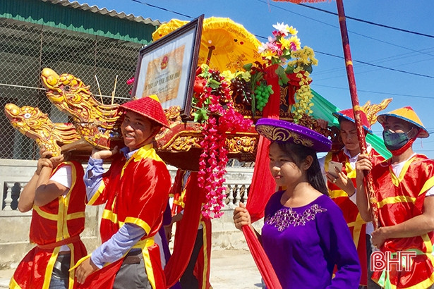 Đón nhận bằng xếp hạng di tích lịch sử - văn hóa Nhà thờ Nguyễn Nê