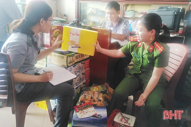 Bán hàng “quá đát”, một cơ sở kinh doanh bánh kẹo ở TP Hà Tĩnh bị xử phạt