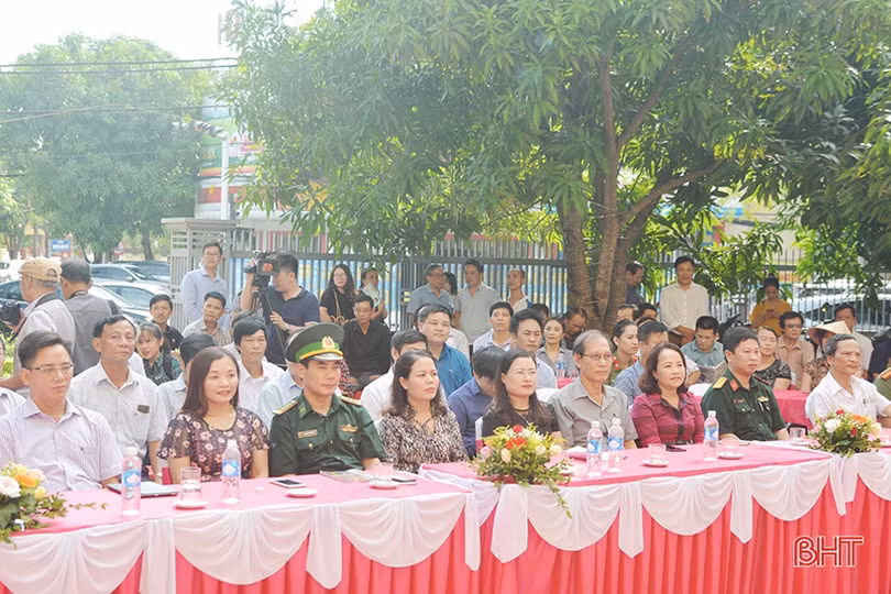 Hà Tĩnh triển lãm 74 tác phẩm tranh, ảnh về “Biển đảo quê hương”