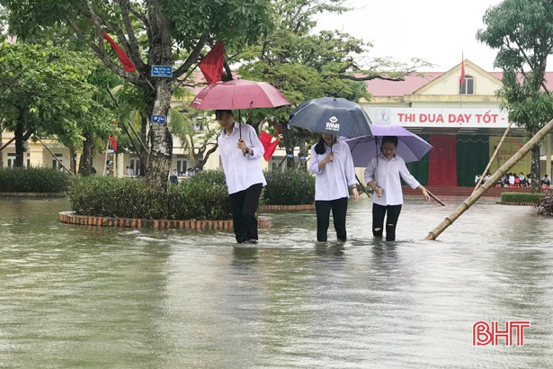 Sau khai giảng, 187 trường ở Hà Tĩnh chưa thể triển khai dạy học