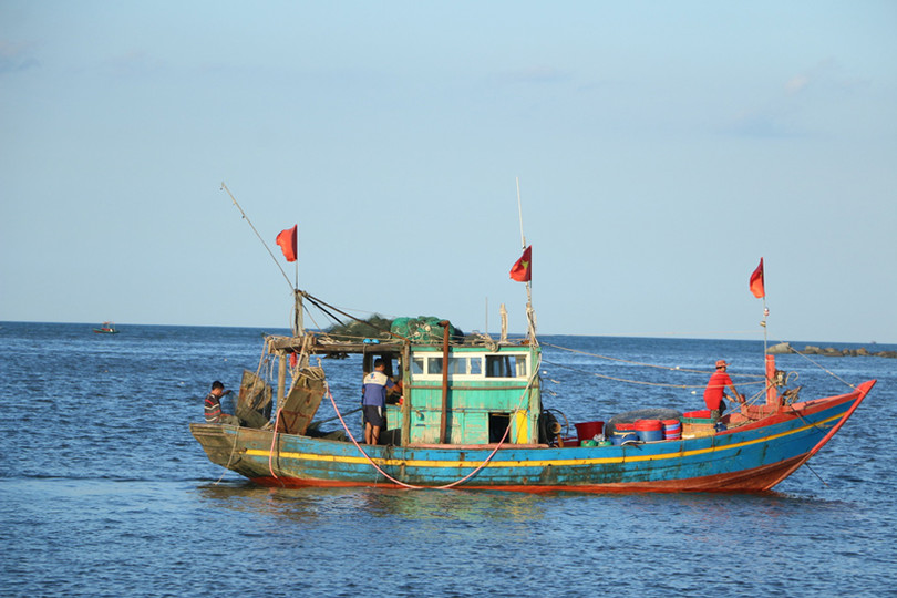 Sau mưa bão, ngư dân Hà Tĩnh lại tất bật chuẩn bị ra khơi