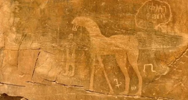 Vết cắt bí ẩn trên tảng đá khổng lồ hàng nghìn năm tuổi chưa có lời giải