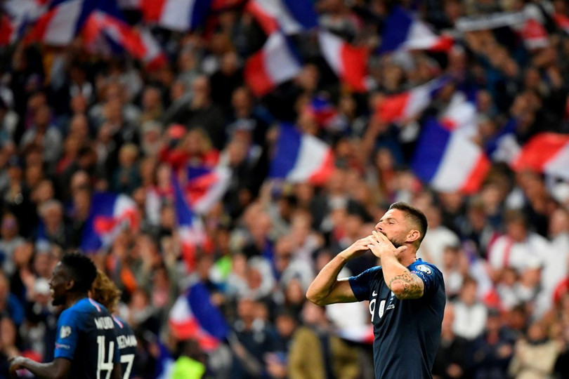 Dội 4 “trái bom”, Pháp phô trương sức mạnh ảnh 4 Dội 4 “trái bom”, Pháp phô trương sức mạnh