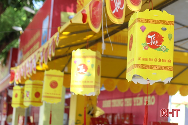 Phố phường Hà Tĩnh chào đón tết Trung thu