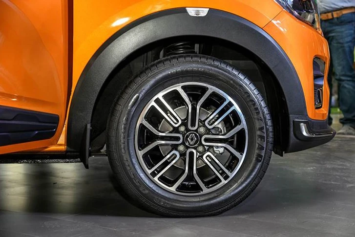 Renault Triber mới rẻ giật mình, chỉ 160 triệu tại Ấn Độ