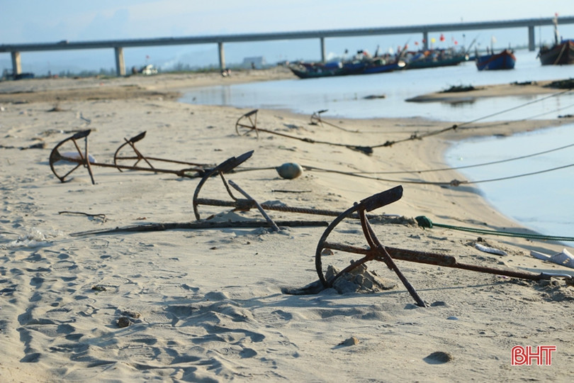 Sau mưa bão, ngư dân Hà Tĩnh lại tất bật chuẩn bị ra khơi