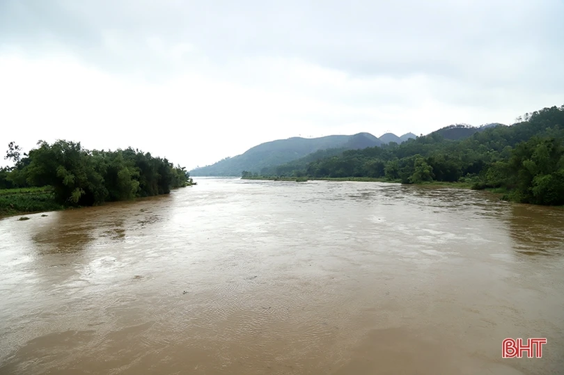 Mưa kết hợp thủy điện xả lũ, nước sông Ngàn Phố vùng hạ Hương Sơn dâng nhanh