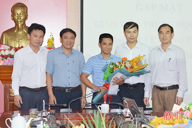 Tiếp nhận 12 giáo viên THCS biệt phái về công tác tại TX Kỳ Anh