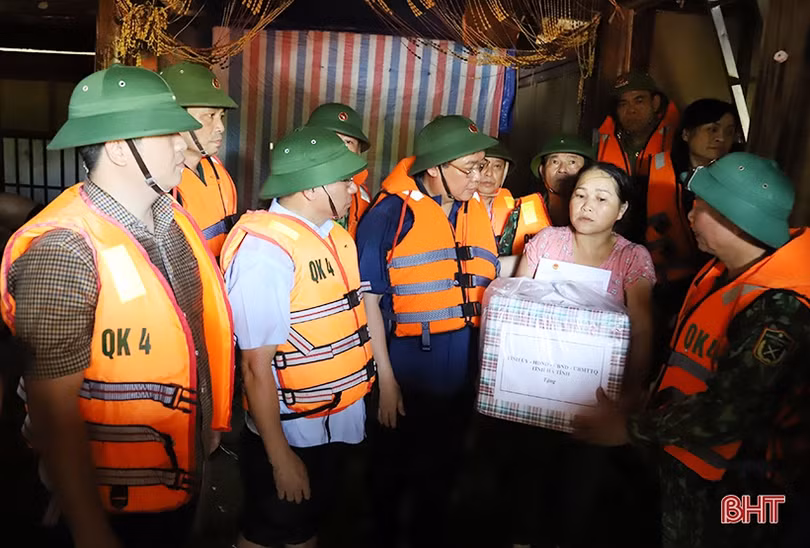 Phó Thủ tướng Vương Đình Huệ: Khôi phục sản xuất, giúp dân ổn định cuộc sống sau khi nước lũ rút