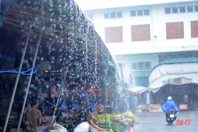 Mưu sinh ngày mưa ở Hà Tĩnh...