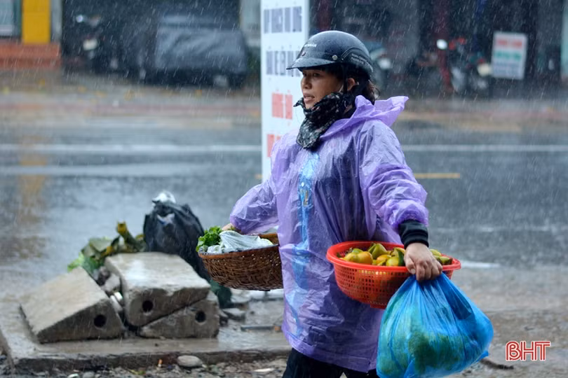 Mưu sinh ngày mưa ở Hà Tĩnh...