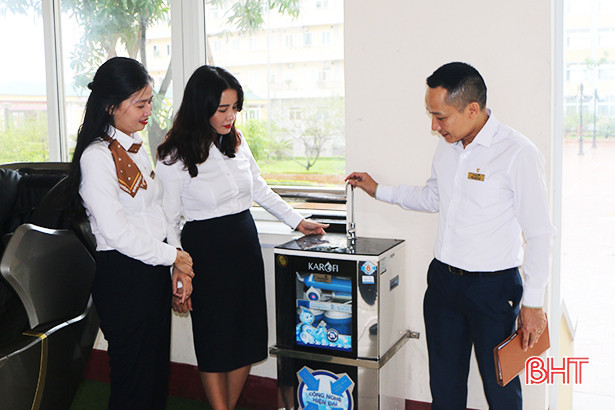 Vietcombank Hà Tĩnh tài trợ BVĐK tỉnh 26 máy lọc nước phục vụ bệnh nhân