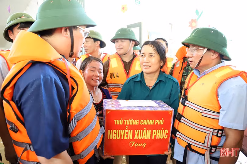 Phó Thủ tướng Vương Đình Huệ: Khôi phục sản xuất, giúp dân ổn định cuộc sống sau khi nước lũ rút