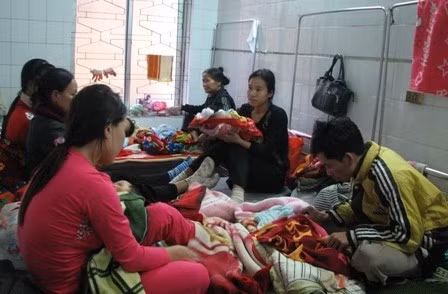 Phòng sơ sinh: 2 bé (mẹ)/giường bệnh