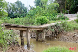 Cầu dân sinh "rệu rã", hơn 100 hộ dân xã Đức Thọ nơm nớp lo âu