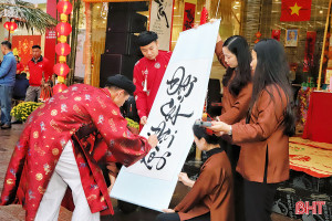 Lắng đọng không gian "Tết xưa" giữa lòng Thành Sen