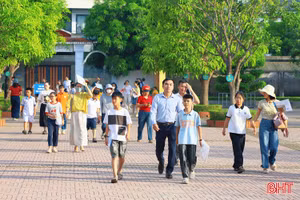 Gần 1.400 học sinh thi vào Trường THCS Lê Văn Thiêm