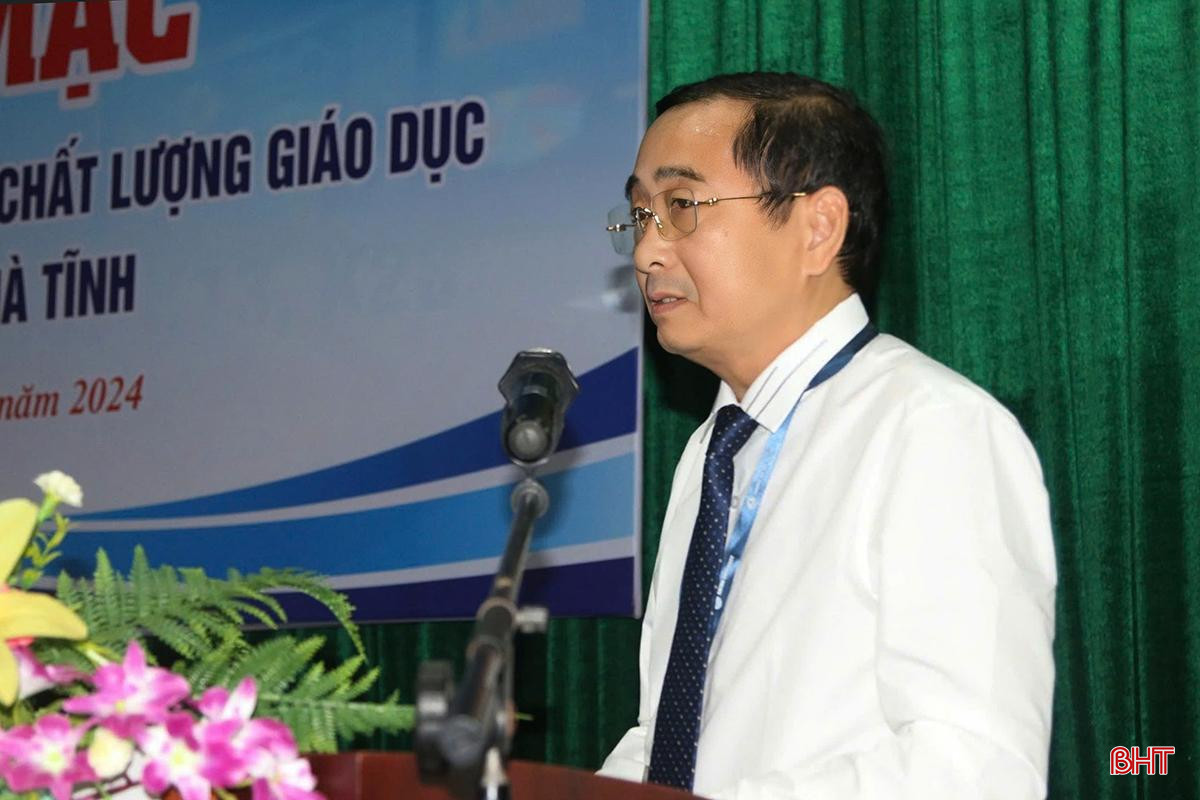 Tiến sĩ Đoàn Hoài Sơn - Hiệu trưởng, Chủ tịch Hội đồng tự đánh giá Trường Đại học Hà Tĩnh phát biểu tại lễ khai mạc.