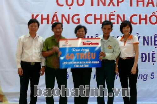 Trao tặng 120 suất quà cho cựu TNXP chống Pháp ảnh 1