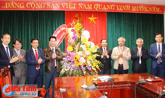 phat huy tinh than doan ket trong dang quyet tam hoan thanh nhiem vu chinh tri 2017