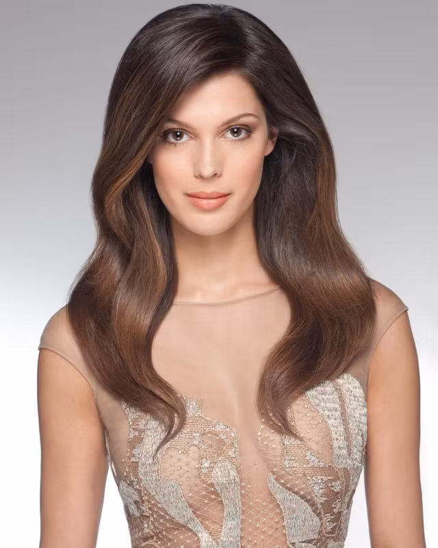 nhan sac nong bong cua hoa hau hoan vu vua dang quang