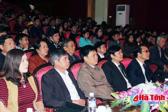 nghi xuan khen thuong tan sinh vien sinh vien gioi dip dau xuan