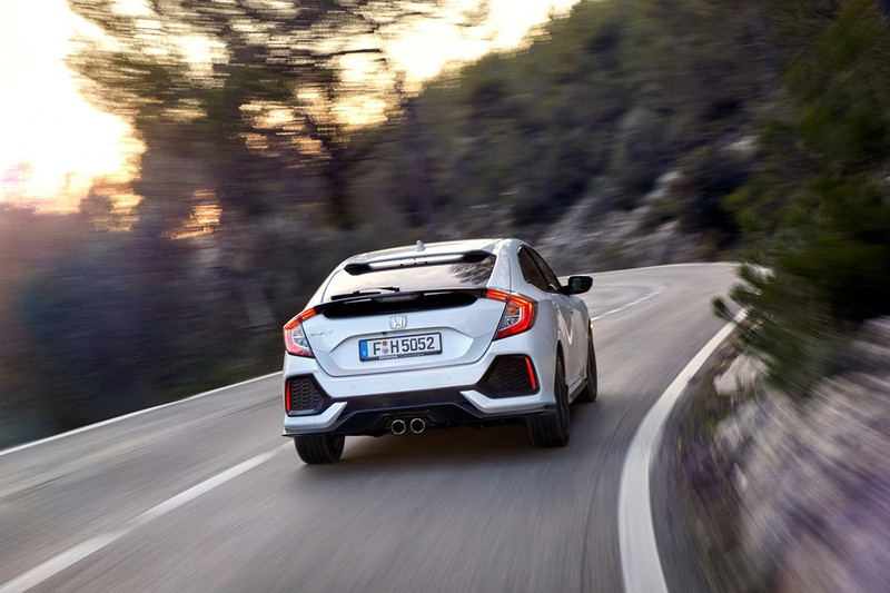 ngam chi tiet ve dep cua honda civic hatchback 2017