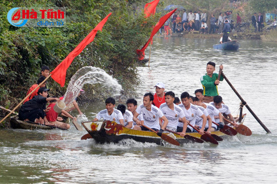 tung bung vui hoi dua thuyen truyen thong trung luong