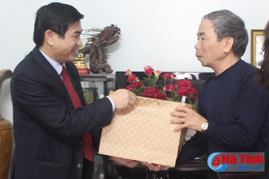 pho chu tich ubnd tinh tham suc khoe nha nghien cuu van hoa nha van ha tinh
