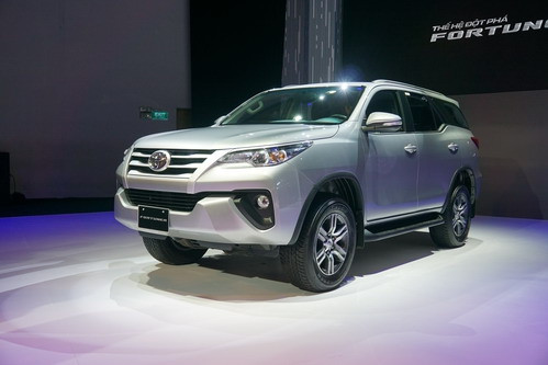 Toyota Fortuner cũng được nhập nguyên chiếc từ Indonesia nhap khau trao luu moi cua o to viet