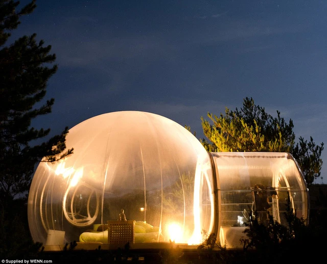 doc dao khach san bong bong giup du khach om tron ca bau troi sao