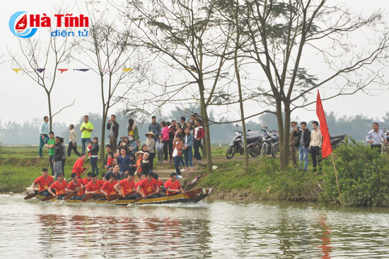 tung bung vui hoi dua thuyen truyen thong trung luong