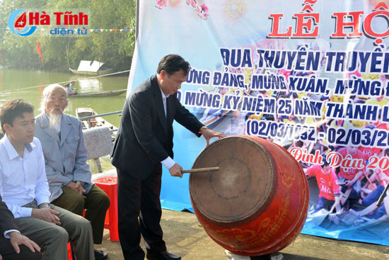 tung bung vui hoi dua thuyen truyen thong trung luong