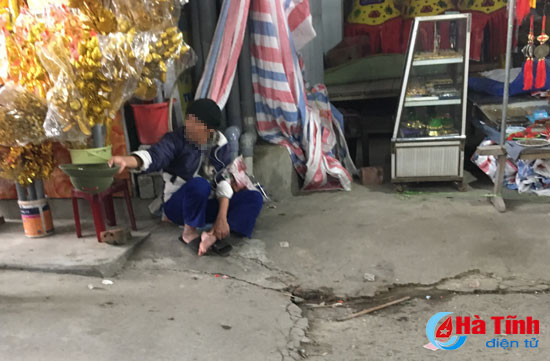 phan cam nguoi an xin bua vay den cho cui