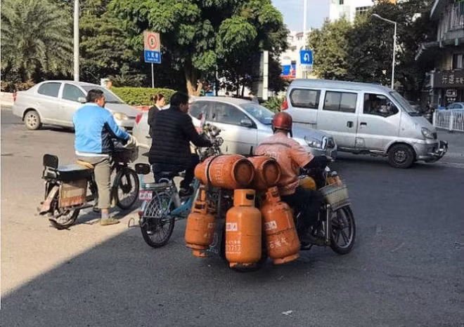 nhung hinh anh chi co tren duong pho trung quoc