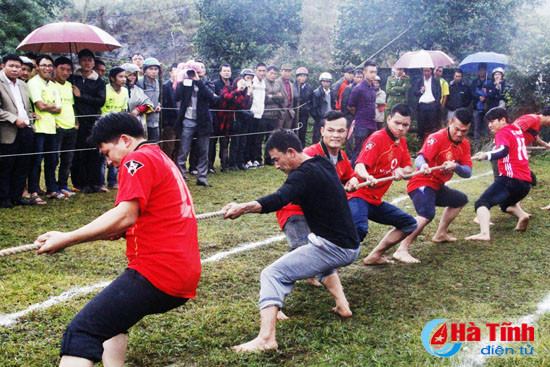 nhieu hoat dong vui choi giai tri dau xuan tai chua huong tich