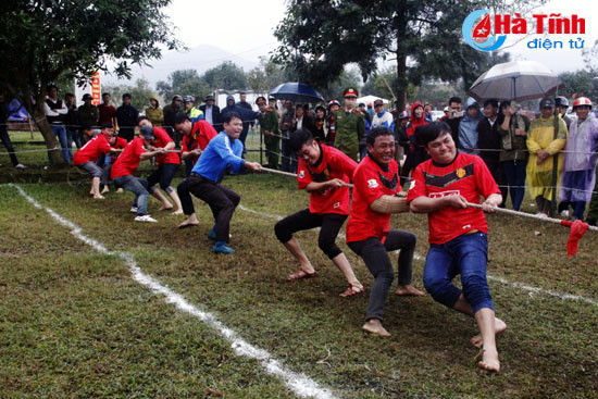 nhieu hoat dong vui choi giai tri dau xuan tai chua huong tich