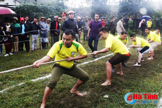 nhieu hoat dong vui choi giai tri dau xuan tai chua huong tich