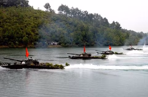 goi nang cap khien xe chien dau viet nam cuc manh