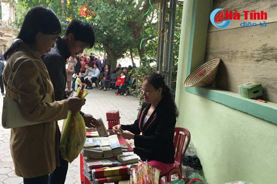 phan cam nguoi an xin bua vay den cho cui