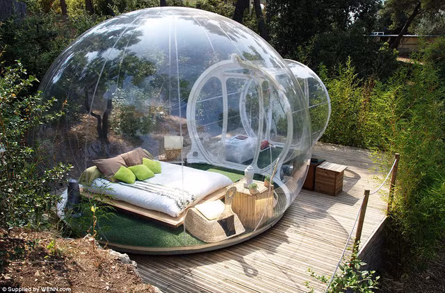 doc dao khach san bong bong giup du khach om tron ca bau troi sao