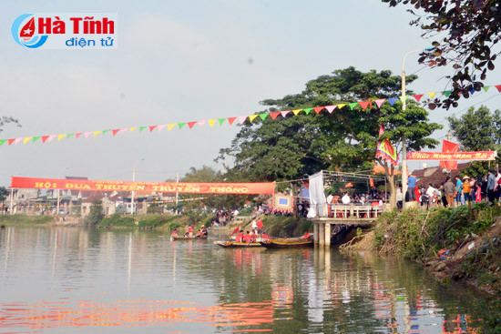 tung bung vui hoi dua thuyen truyen thong trung luong